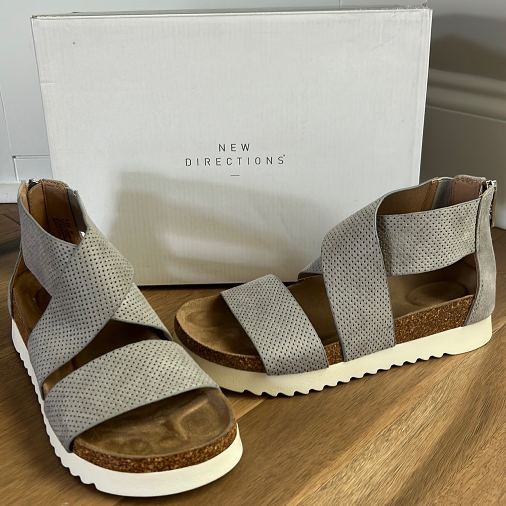 Like New New Directions Grey Irlena sandal, size 6